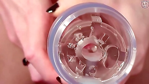 Hot girl sucks cock and gets a cumshot in amateur vid