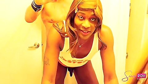 Ebony chick is fucked by a big dick and gets her ass fucked